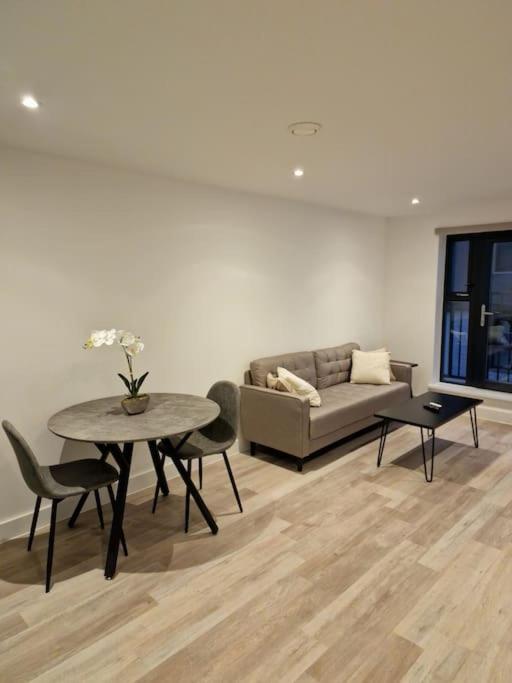 Modern-New Build Apartment In Birmingham Ngoại thất bức ảnh