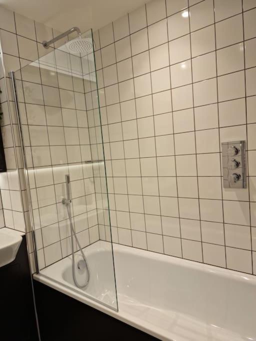 Modern-New Build Apartment In Birmingham Ngoại thất bức ảnh