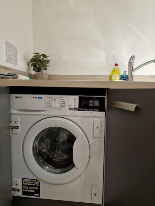 Modern-New Build Apartment In Birmingham Ngoại thất bức ảnh