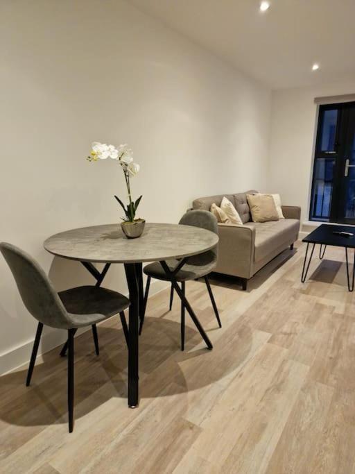 Modern-New Build Apartment In Birmingham Ngoại thất bức ảnh